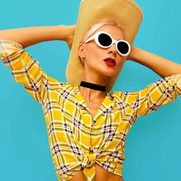 Модель Стиле Дикого Запада Модные Аксессуары Шляпа Солнцезащитные Очки Красивая — стоковое фото