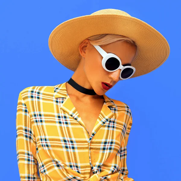 Lady Beach Country Western Style Fashion Accessories Hat Sunglasses Checkered — Stock Photo, Image