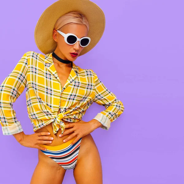 Fashion Lady Land Beach Stil Snygga Tillbehör Hatt Och Solglasögon — Stockfoto