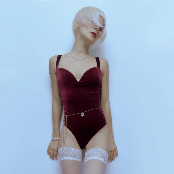 Blonde Sensuele Model Luxe Vintage Ondergoed Fluweel Lichaam Ondergoed Trend — Stockfoto
