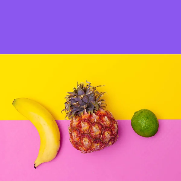 Tropische vruchten mix. Minimale kleurrijke platte lay Art — Stockfoto