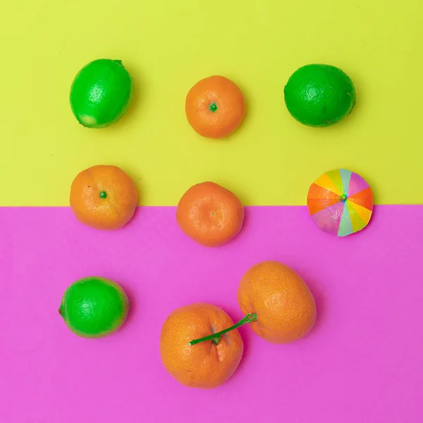 Tangerines and lime mix. Minimal flat lay art — Stock Photo, Image