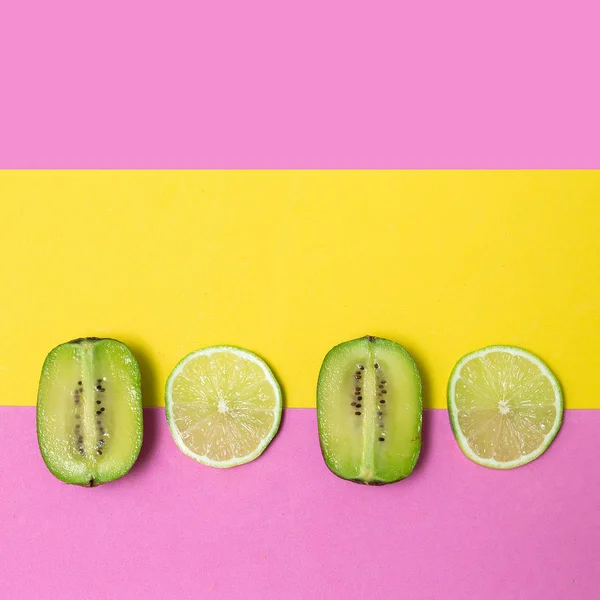 Mezclar la lima Kiwi. Frutas creativas. Mínimo plano lay . — Foto de Stock