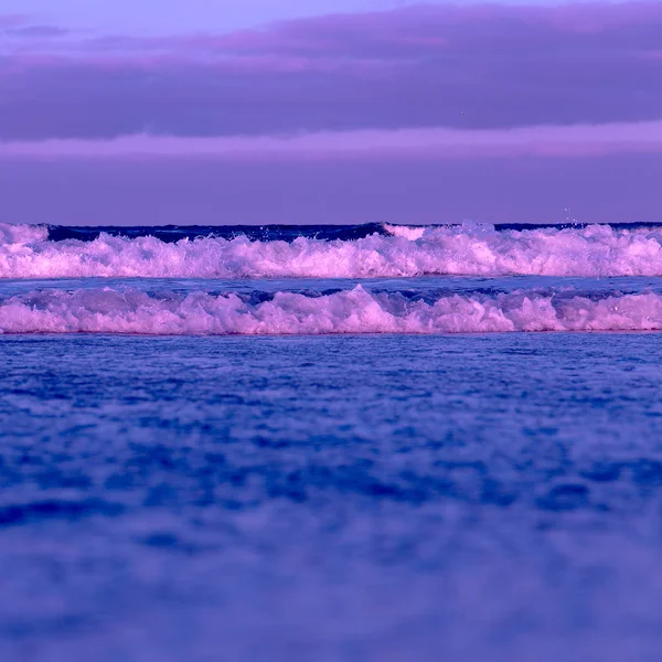 Pláže. Vlny. Milovník oceánu. Cestovní koncept. Kanárské ostrovy — Stock fotografie