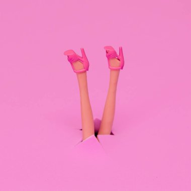 Şık ayakkabılar bebek bacaklar. Fashion Lady kavramı minimal sanat