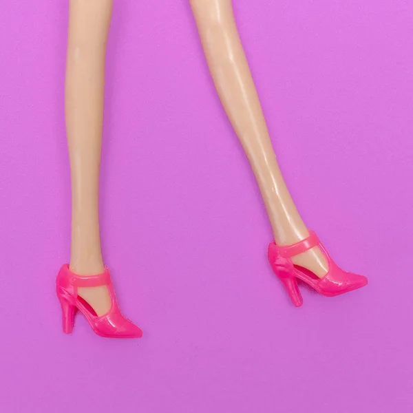 Doll legs in stylish pink heel shoes. Fashion minimal flat lay a — Stock Photo, Image