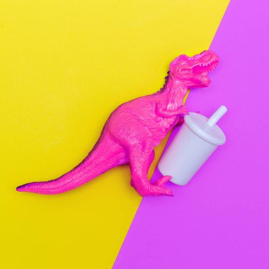 Dinozor ve soda. Minimal düz döşeme sanatı