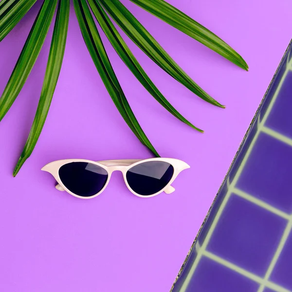 Óculos de sol. Acessório de praia de moda. Depósito plano — Fotografia de Stock