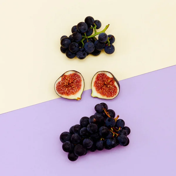Friss füge és szőlő. Gyümölcsök fogalmát. Minimális lapos laikus művészet — Stock Fotó