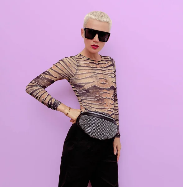 Swag Blonde Model in stylish glasses and bag. Accessories trend — Stock Photo, Image