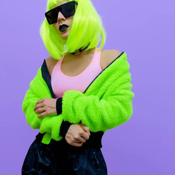 Fashion hipster model. Clubbing stijl. Straat swag outfit. Neon — Stockfoto