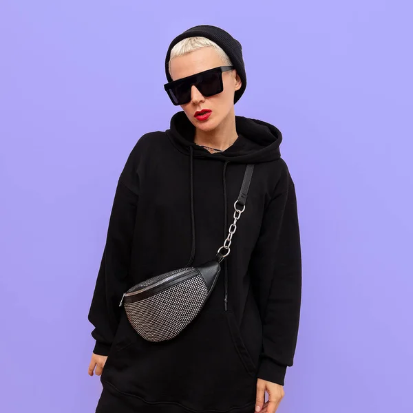 Fashion street style outfit. Glamorous hipster girl and stylish — Stock Photo, Image