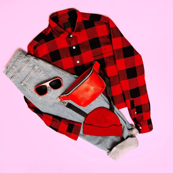 Stylish red accessories clutch, cap, sunglasses and checkered hi — Stock Photo, Image