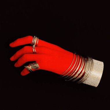 Moda mücevher aksesuarları içinde plastik kırmızı el. Bilezikler ve Ri.