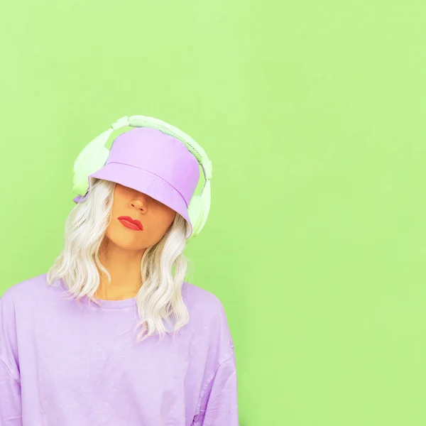 Hipster Girl Stylish Headphones Bucket Hats Minimal Monochrome Colours Design — Stock Photo, Image