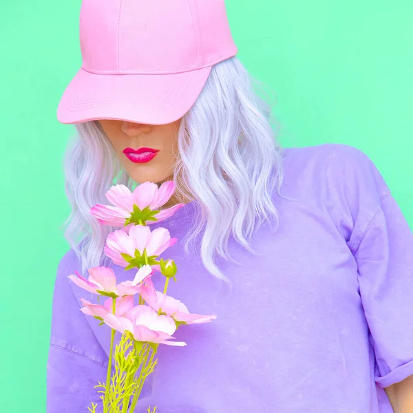 Fresh Summer Blonde Girl Flowers Trendy Casual Look Pastel Colours — Stock Photo, Image