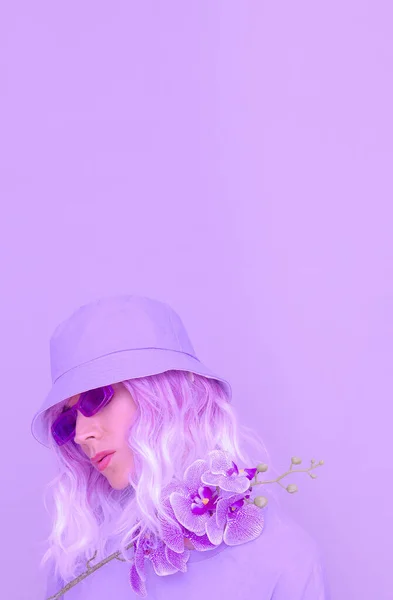 Flowers Aesthetic Purple Mood Hipster Lady Fashion Concept Ideal Bloggers — Stock Photo, Image