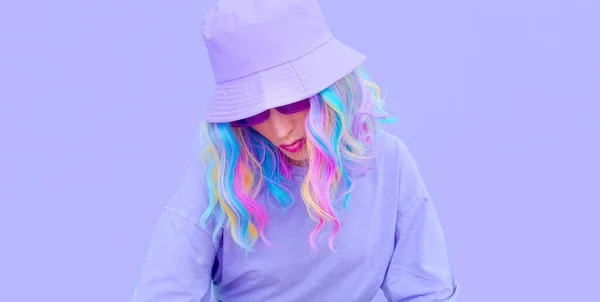 Moda Kawaii Kızı Modaya Uygun Kova Şapkalı Şık Pastel Renkleri — Stok fotoğraf