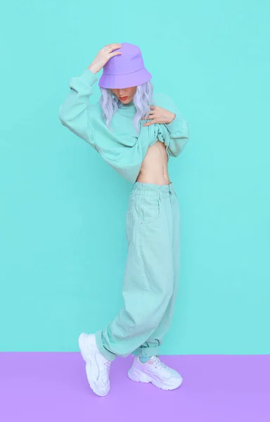 Aqua Renklerin Akımını Belirler Havalı Bir Görünüm Kız Asgari Estetik — Stok fotoğraf