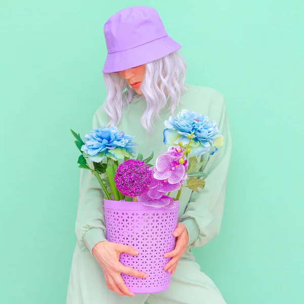 Vzhled Kvetoucího Léta Vanilkové Květiny Ležérní Dívka Aqua Trendy Designu — Stock fotografie