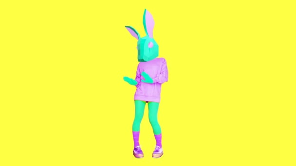 Motion gif art. Lapin Vanille dansant en fond jaune. — Video