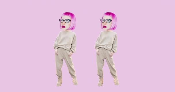 Stop motion animation funny character fashion Meninas com emoções diferentes no fundo rosa.Ideal para publicidade e apresentações, poder de amizade meninas — Vídeo de Stock