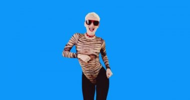 Minimum hareket gif tasarımı. Mavi arka planda Mutlu Kız parti tarzı