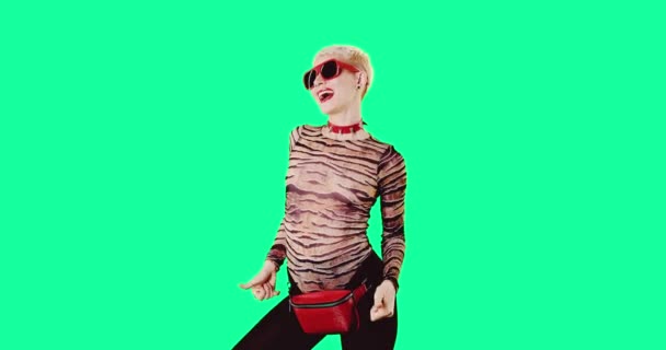 Motion gif design. Fashion model with short hair and stylish party clothing. Dynamic moving — Stock Video