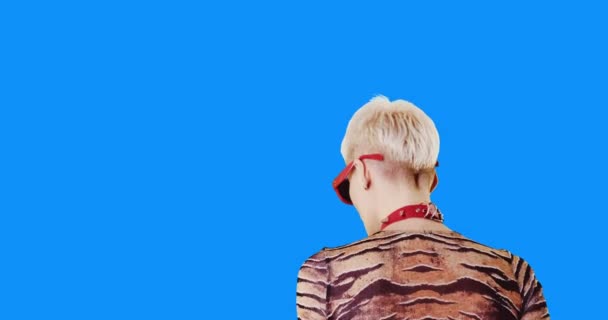 Animation gif design. Stylish girl with short hair. Fashion party look — Stock Video