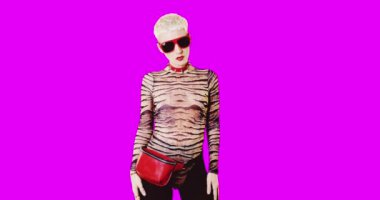 Animasyon gif tasarımı. Moda gözlüklü klüp partisi modeli ve pembe arka planda giysi.