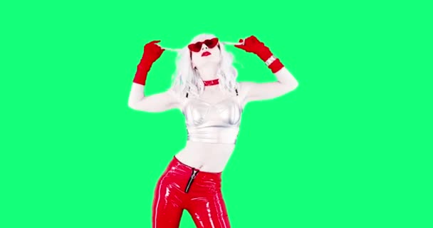 Animação de moda gif. Loira modelo sexy clubbing estilo dança no fundo azul — Vídeo de Stock