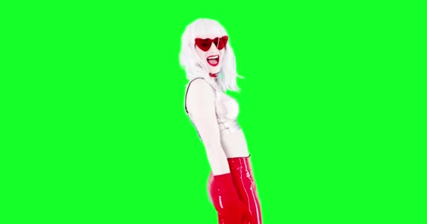 Модная анимация. Блондинка сексуальная модель клуб стиль позируя на зеленом фоне — стоковое видео