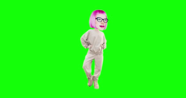 Stoppa motion mode rolig tjej med olika känslor på chroma nyckel bakgrund. Tillfälligt humör. Idealisk för reklam och presentationer — Stockvideo