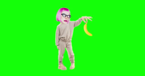Σταματήστε κίνηση animation αστείο χαρακτήρα Lady με διαφορετικά συναισθήματα για chroma κλειδί φόντο. Ιδανικό για διαφημίσεις και παρουσιάσεις, μπανάνα εραστής κορίτσι — Αρχείο Βίντεο