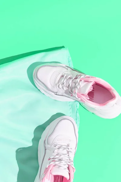 Ropa Plana Laico Traje Verano Moda Zapatos Blancos Con Estilo — Foto de Stock