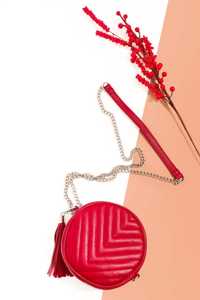 Şık Sonbahar Aksesuarları Red Clutch Çantaları Sonbahar Moda Konsepti Düz — Stok fotoğraf