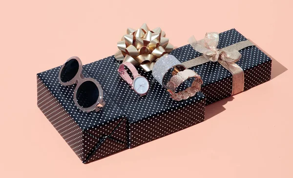 Fashion Scene Jewelry Sunglasses Watches Bracelets Isometric Gift Box Copy — Stock Photo, Image