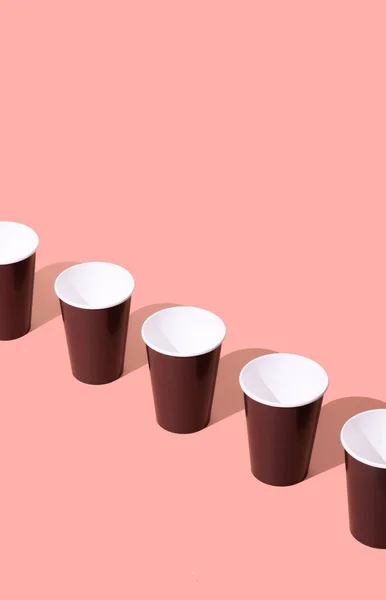 Tasses Café Plastique Isométrique Sur Fond Rose Minimal Art Nature — Photo