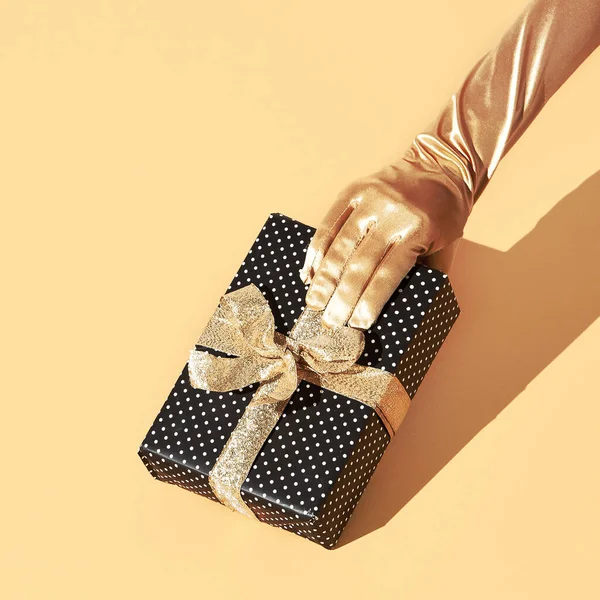 Gift Box Polka Dot Design Isometric Trendy Golden Beige Background — Stock Photo, Image