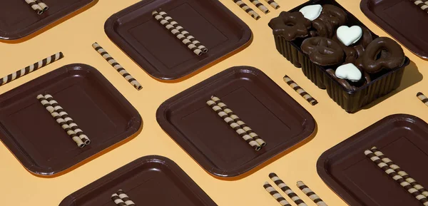 Biscuits Chocolat Dans Une Boîte Rouleaux Gaufrettes Fond Minimal Nature — Photo