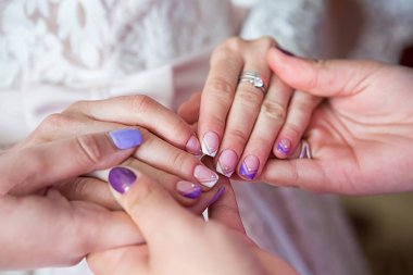 Gelinin el metinlerde yer