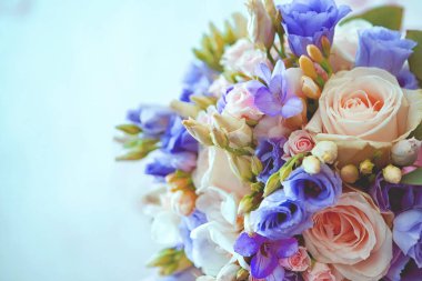 güzel çiçek buketi. Buket çiçek, kopya alanı. Selamlar için boş alan.