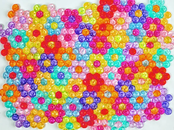 Latar belakang manik-manik berwarna, latar belakang bunga yang terbuat dari manik-manik berwarna — Stok Foto