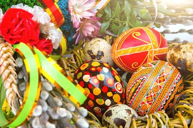 Pazar arka planını söğüt dalları, willow buketleri söğüt. Paskalya üstten görünüm. metin için yer