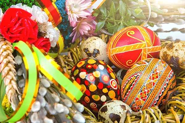 Pazar arka planını söğüt dalları, willow buketleri söğüt. Paskalya üstten görünüm. metin için yer