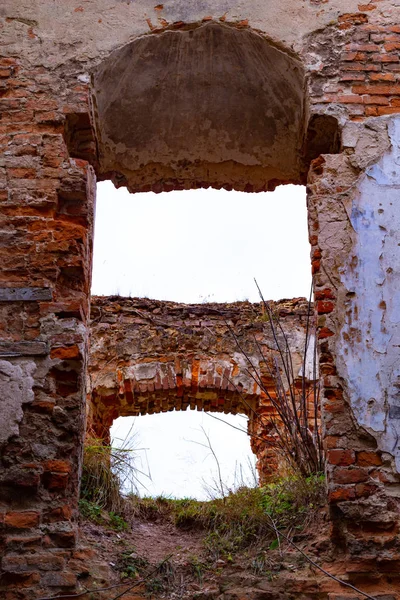 Старые Руины Разрушенных Стен Воротами Окнами Старосельского Замка — стоковое фото