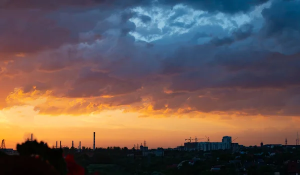 Cielo Rojo Atardecer Hermosos Desbordamientos Colores Atardecer —  Fotos de Stock