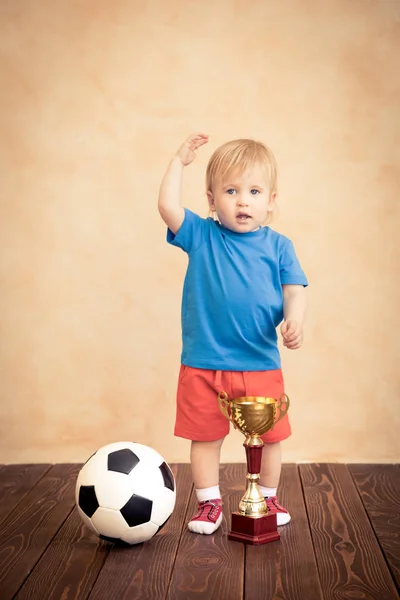 Дитина Прикидається Футболістом Концепція Успіху Переможця — стокове фото