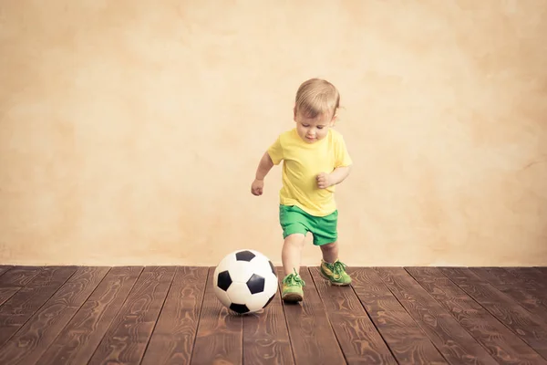 Παιδί Προσποιείται Ότι Είναι Ένας Ποδοσφαιριστής Επιτυχία Και Νικητής Έννοια — Φωτογραφία Αρχείου