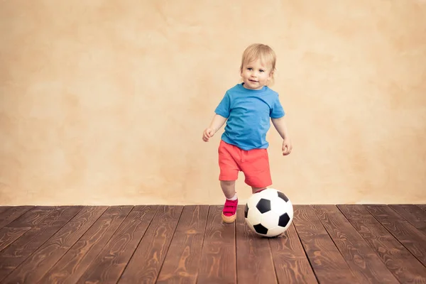 Παιδί Προσποιείται Ότι Είναι Ένας Ποδοσφαιριστής Επιτυχία Και Νικητής Έννοια — Φωτογραφία Αρχείου